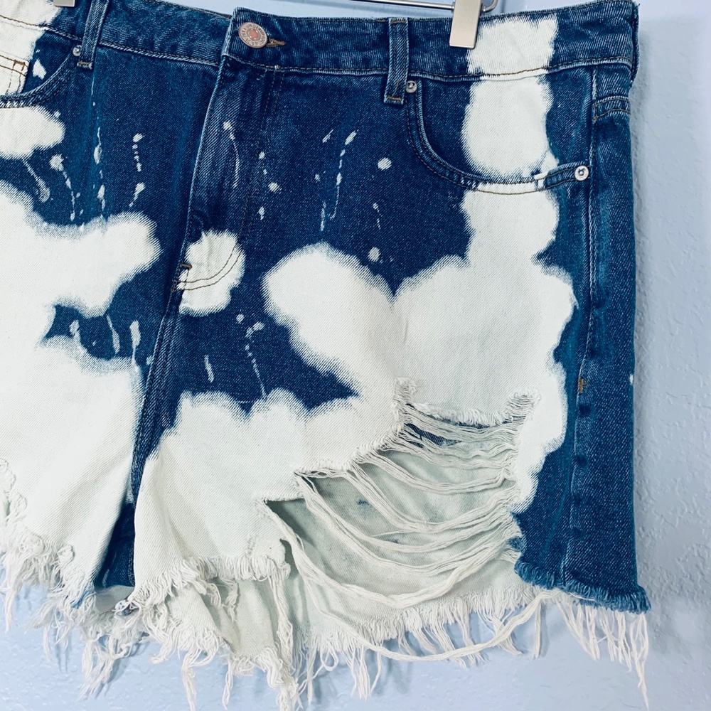 SOLD Forever 21 High Waisted Cut Off Shorts Bleach - Picture 5 of 7